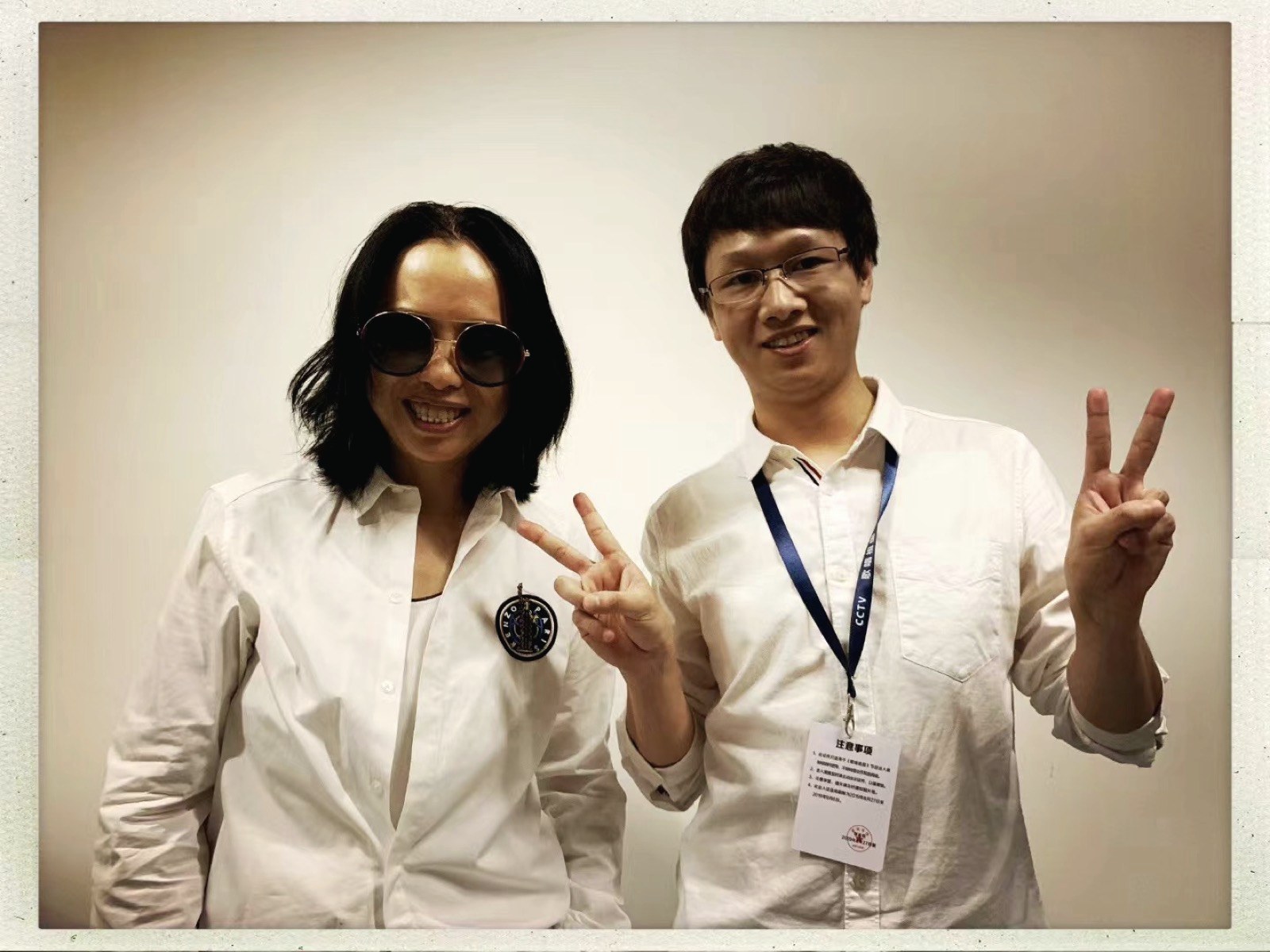 欧阳箐宇与黄绮珊老师合照