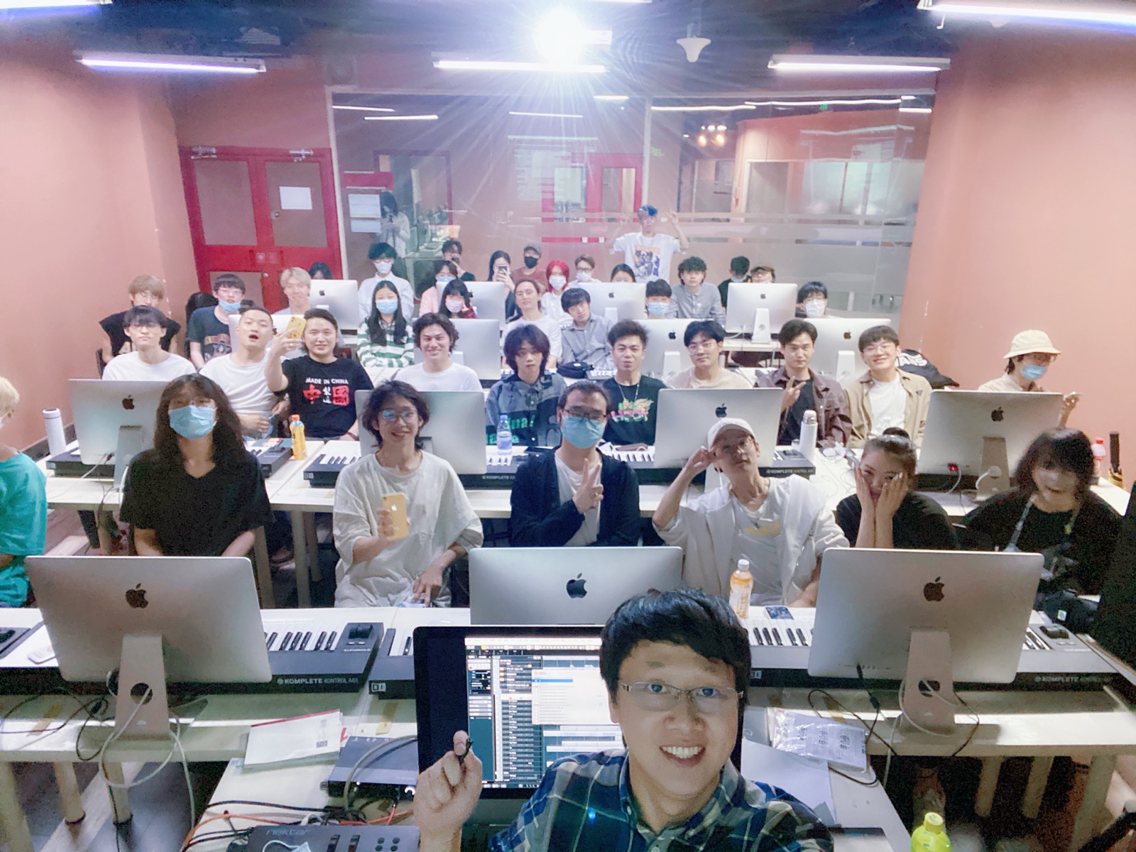 音乐制作课堂，一起上课的日常