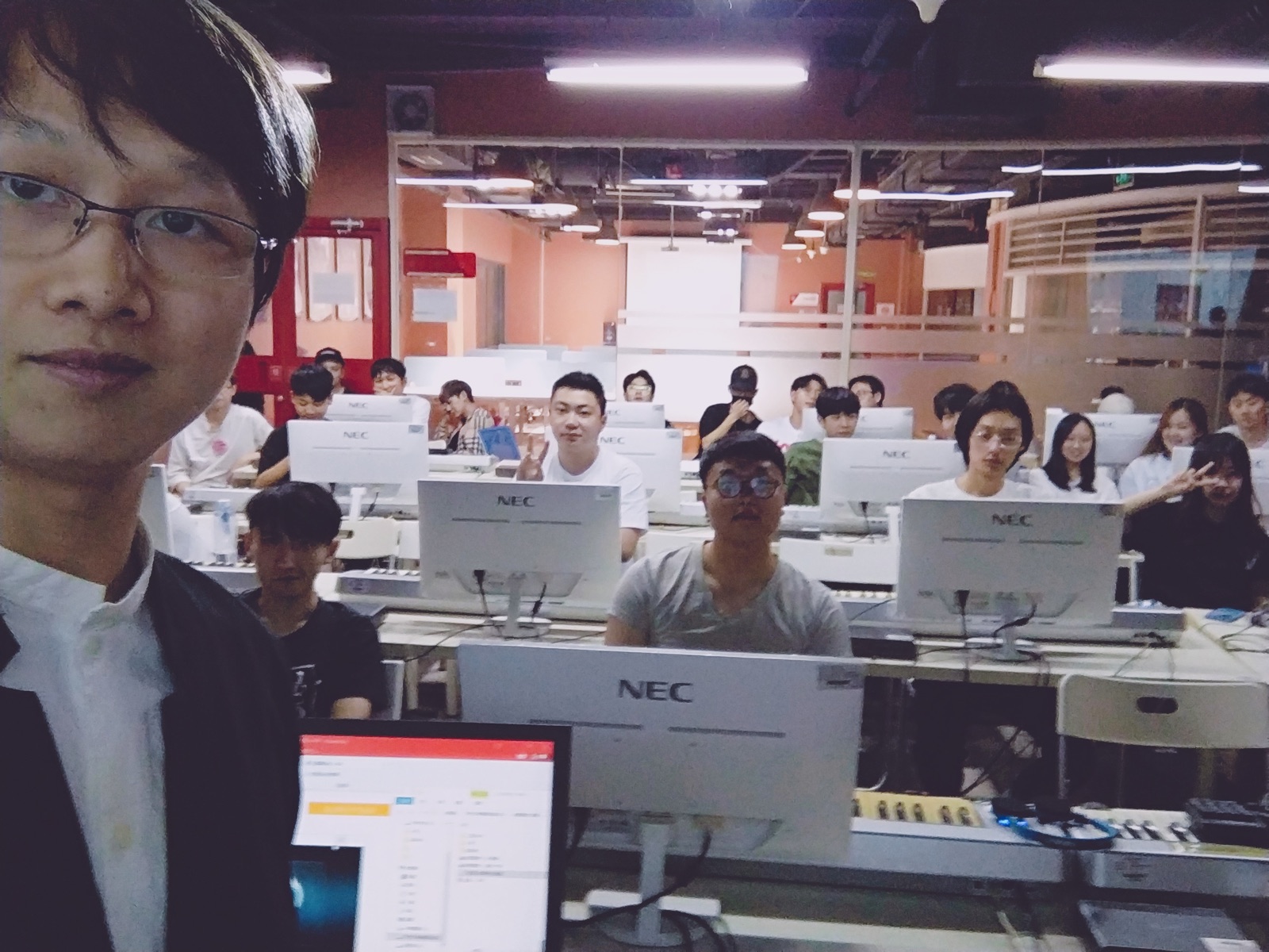 课堂合影，留下共同的记忆